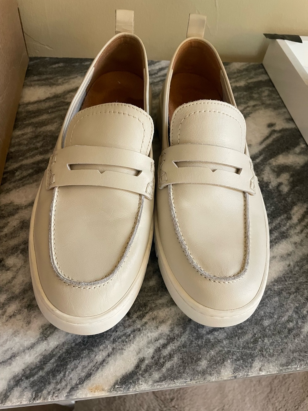 Vionic Uptown Loafer women’s Cream Leather